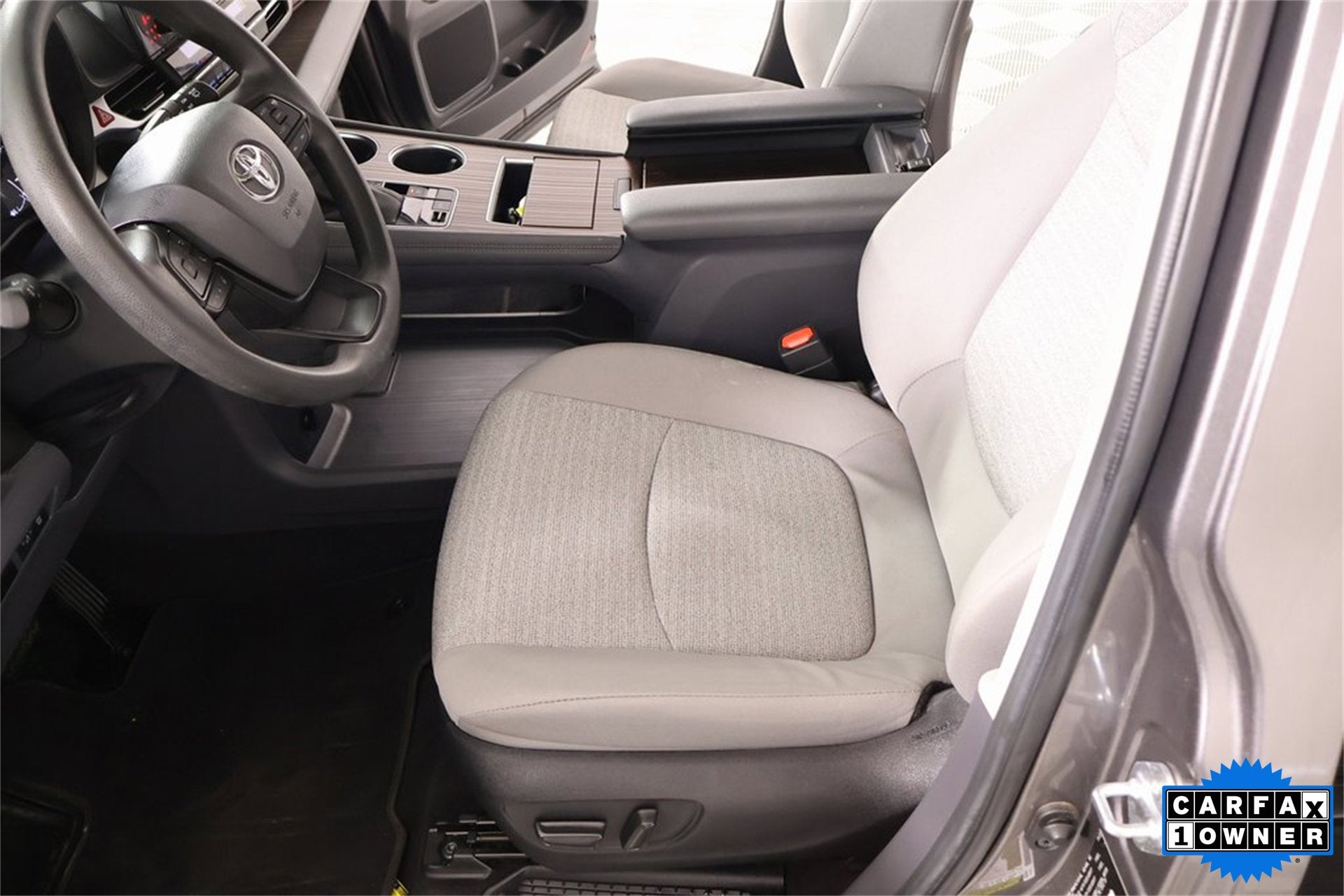 2023 Toyota Sienna LE