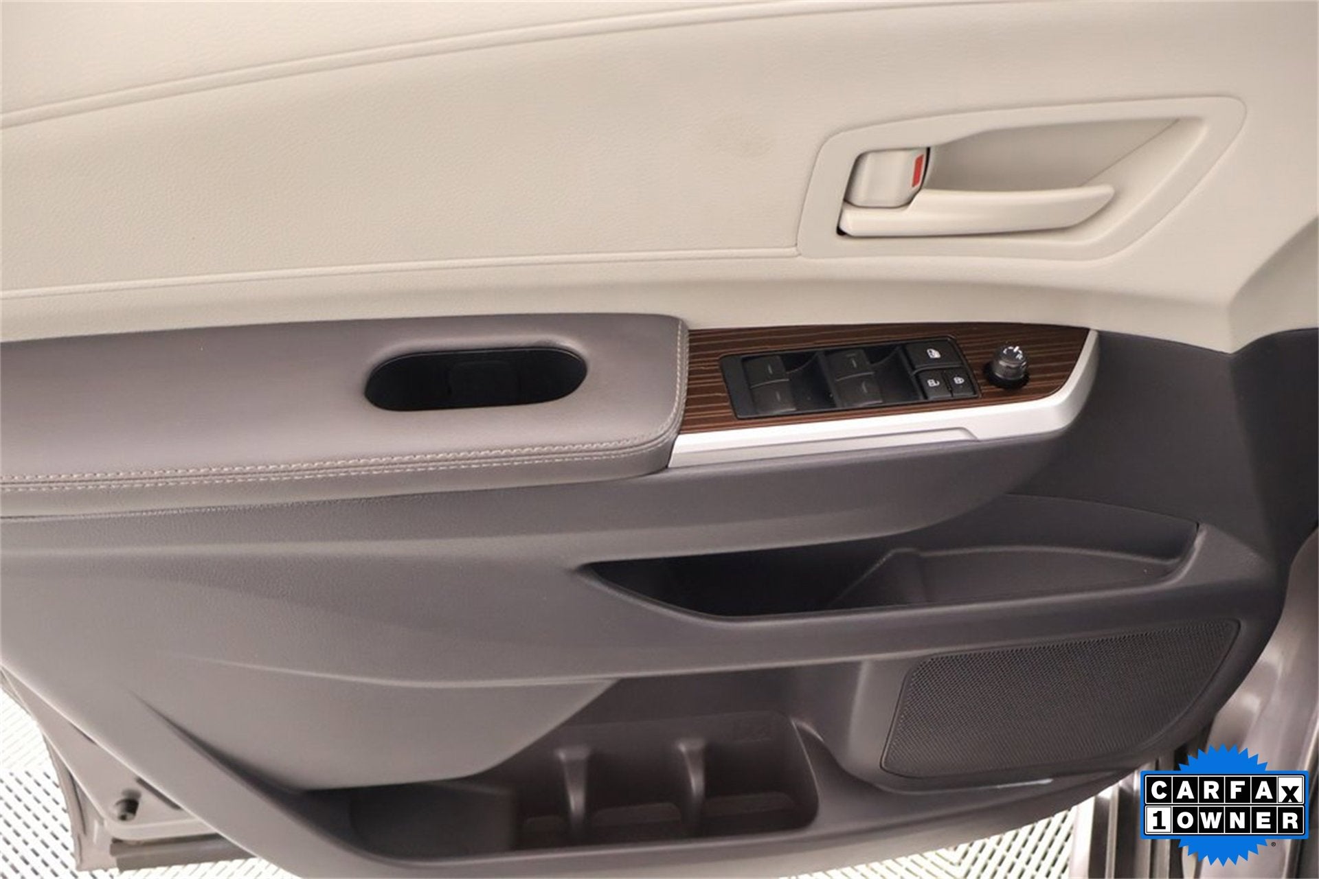 2023 Toyota Sienna LE