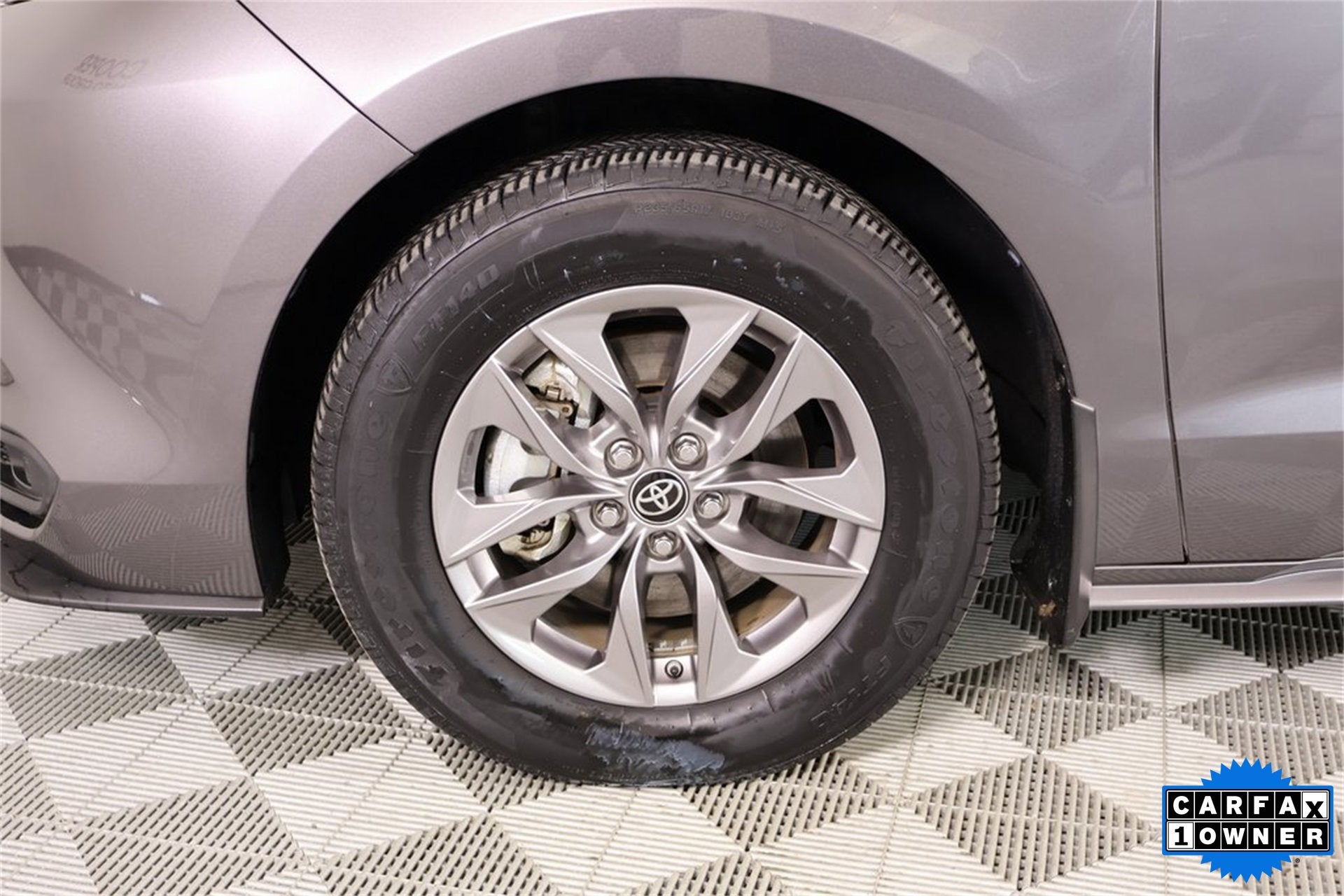 2023 Toyota Sienna LE