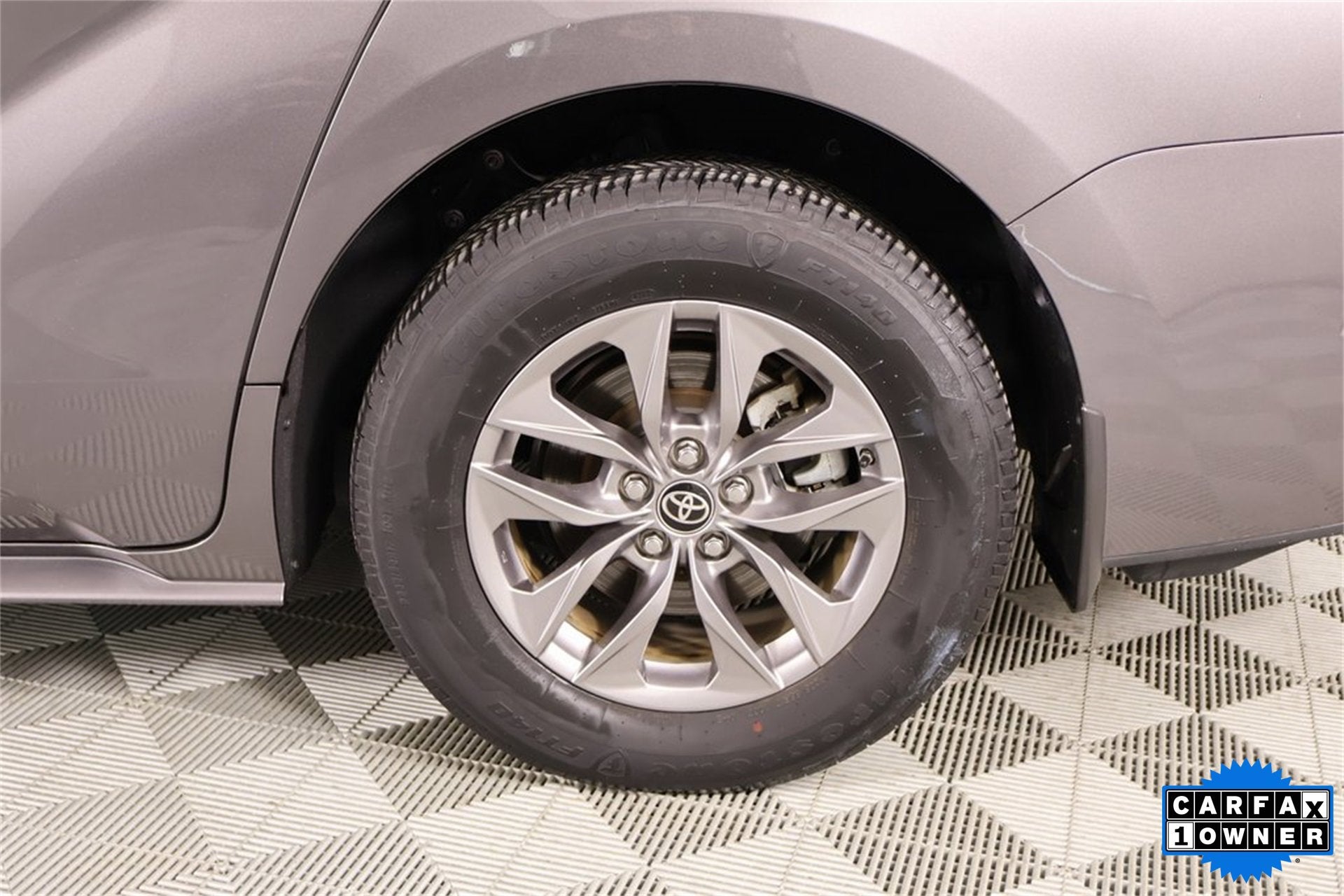 2023 Toyota Sienna LE