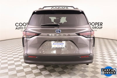 2023 Toyota Sienna LE