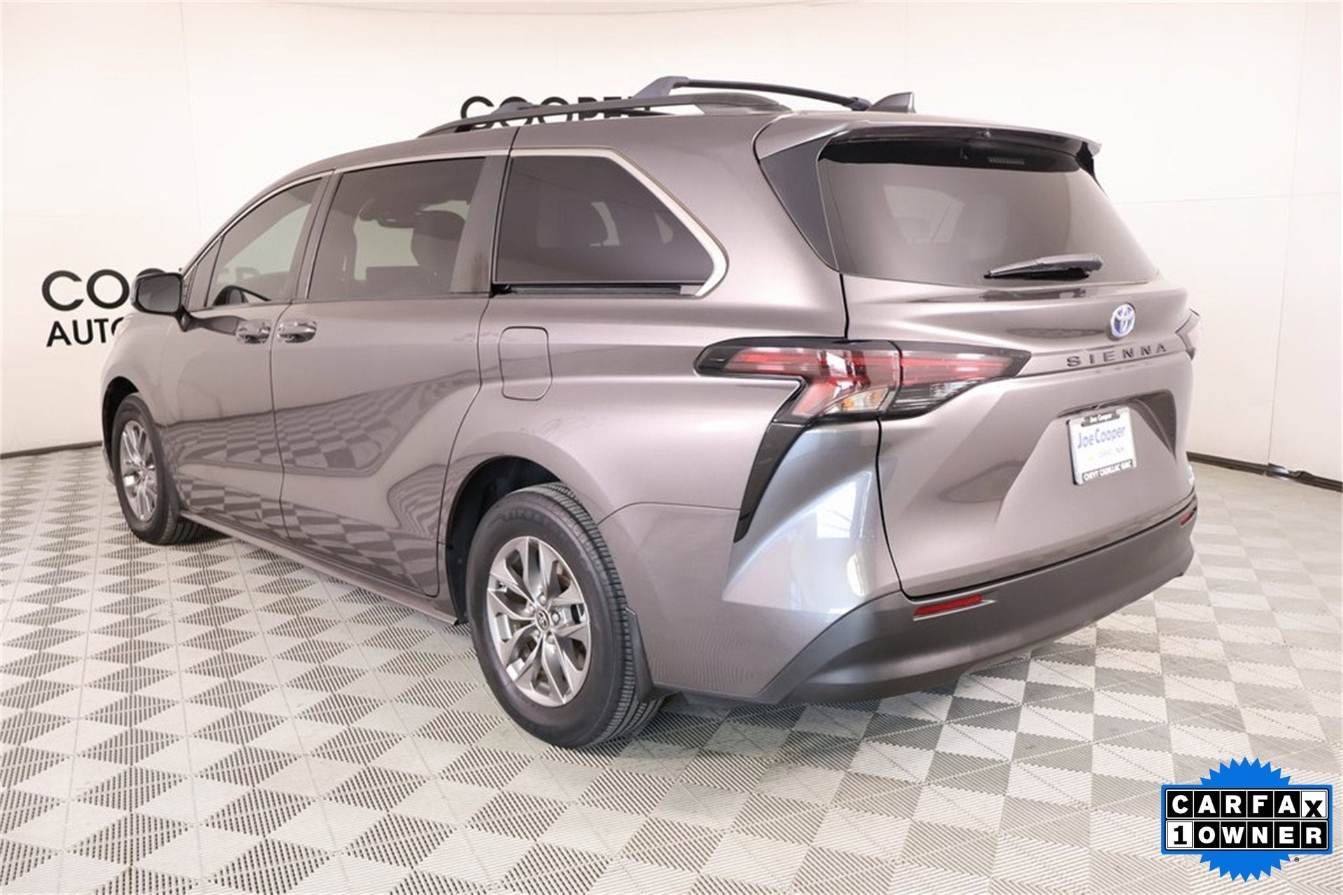 2023 Toyota Sienna LE