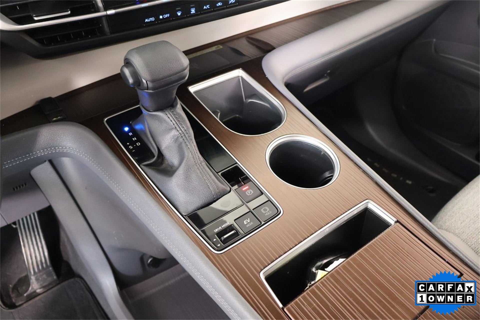 2023 Toyota Sienna LE