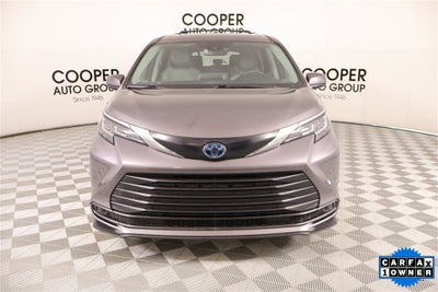 2023 Toyota Sienna LE