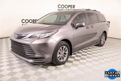 2023 Toyota Sienna LE