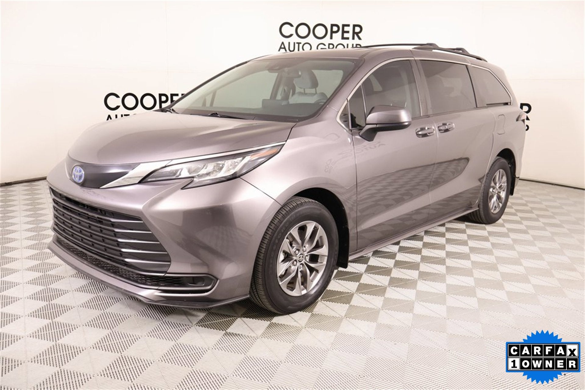 2023 Toyota Sienna LE